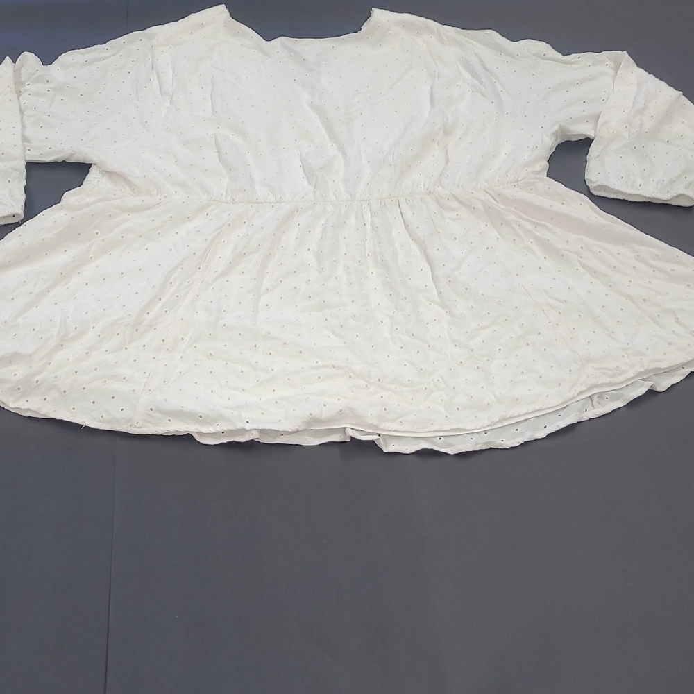 Torrid White Eyelet Detail Peasant Flowy Women's Top Size 3 (3X) - Picture 11 of 12